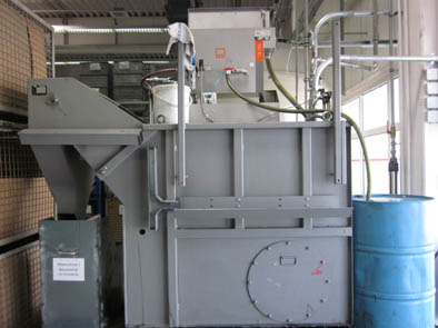 Mittels eines Kratzertanks und eines integrierten Fremdölabscheiders TB 250 von MKR-Metzger werden Schlamm und Fremdöle wirkungsvoll abgeschieden. 