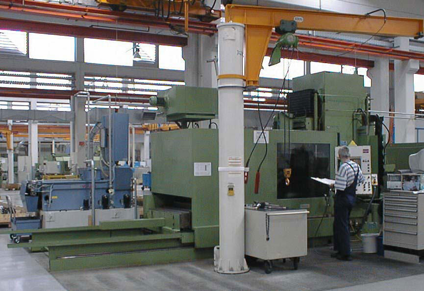 Die Lösung bei Flender: Nach dem Konzept der dezentralen Versorgung reinigt immer ein Vakuum-Bandfilter-Gerät den KSS von zwei oder drei Schleifmaschinen. 